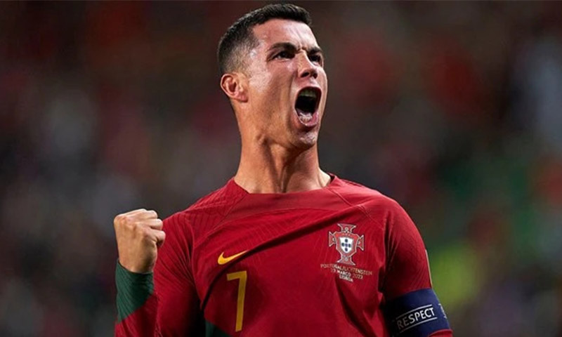 Tiền đạo hay nhất thế giới Ronaldo